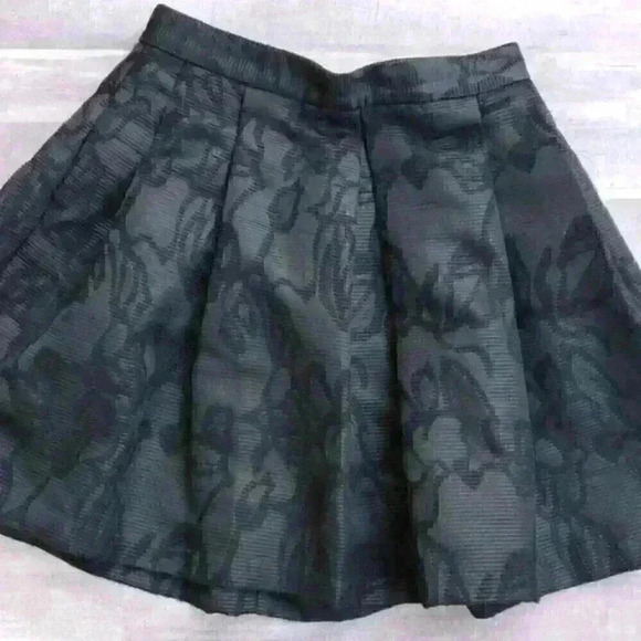 Banana Republic Flare Printed Skirt - Picture 1 of 4